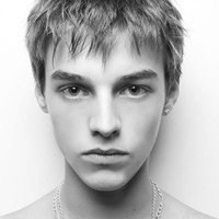 气质男生高冷头像动漫