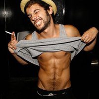 微信头像西装气质男生 微信头像西装气质男生