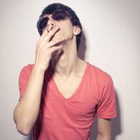 简单气质男生的头像