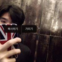 黑白气质男生纹身头像