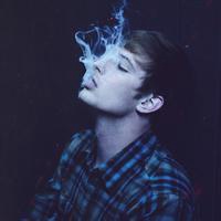 气质男生半身头像