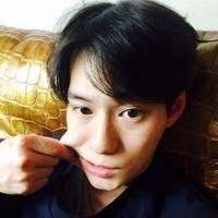 气质男生侧脸头像图片