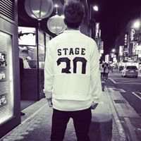 孤独伤感男生黑白头像带字