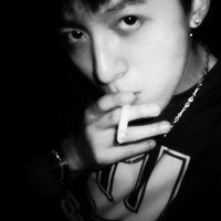 背影帅气黑白带字伤感男生