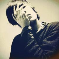 动漫纯白伤感男生头像