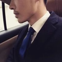 戴眼镜帅哥动漫头像霸气十足