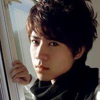 动漫帅哥黑白手绘头像