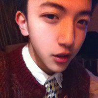 动漫帅哥吸烟头像黑白