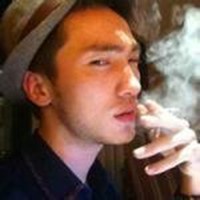 手拿一朵花花帅哥头像