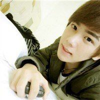 戴近视眼镜的帅哥头像