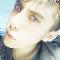 帅哥拿树叶在嘴边头像 帅哥拿树叶在嘴边头像