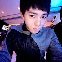 侧身沉稳冷酷男头像