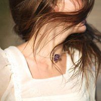 侧面女生马尾头像