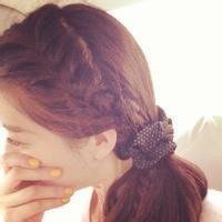 侧面女生马尾头像