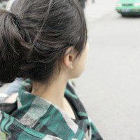 侧面女生马尾头像