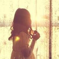 卷发头像女生背影