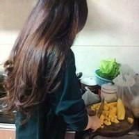 卷发头像女生背影