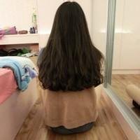 卷发头像女生背影