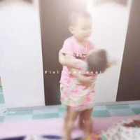 哥哥抱妹妹头像