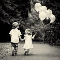 哥哥抱妹妹头像