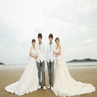 四人头像两男两女一共四张