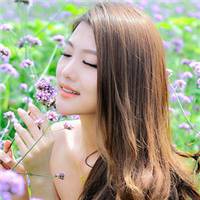 在花丛中的女生头像