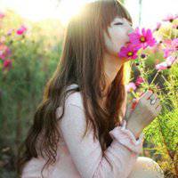 在花丛中的女生头像