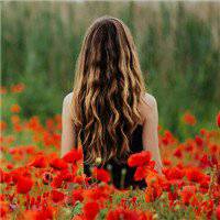 在花丛中的女生头像