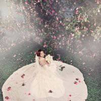 在花丛中的女生头像