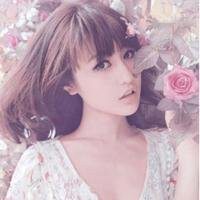 在花丛中的女生头像