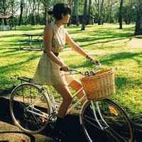 女人骑自行车头像