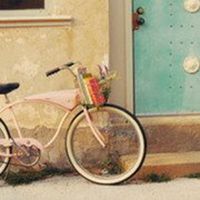 女人骑自行车头像