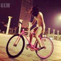 女人骑自行车头像