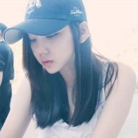 女生戴帽子头像