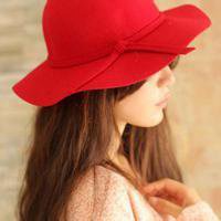 女生戴帽子头像