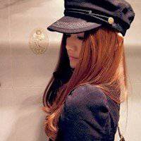 女生戴帽子头像