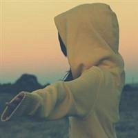 女生戴帽子头像