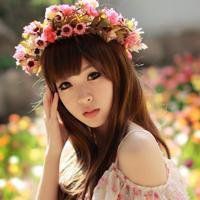 女生花丛头像