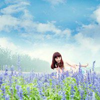 女生花丛头像