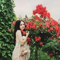 女生花丛头像
