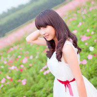 女生花丛头像
