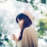 女生雨中头像