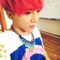 微信头像染发男生帅气