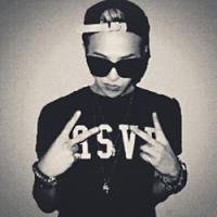 戴黑色帽子男生头像