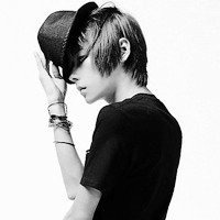 戴黑色帽子男生头像