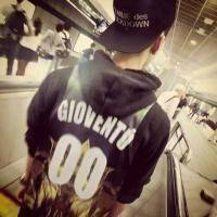 戴黑色帽子男生头像