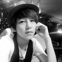 戴黑色帽子男生头像