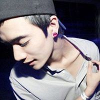 戴黑色帽子男生头像