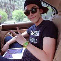 戴黑色帽子男生头像