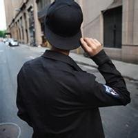 戴黑色帽子男生头像